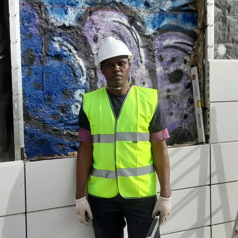 Nosotros 2 Basil Ojwee - Director y Fundador de Hattis